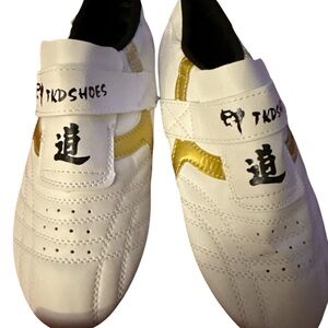 New Taekwondo White and Gold Men's Shoes size 7 men’s